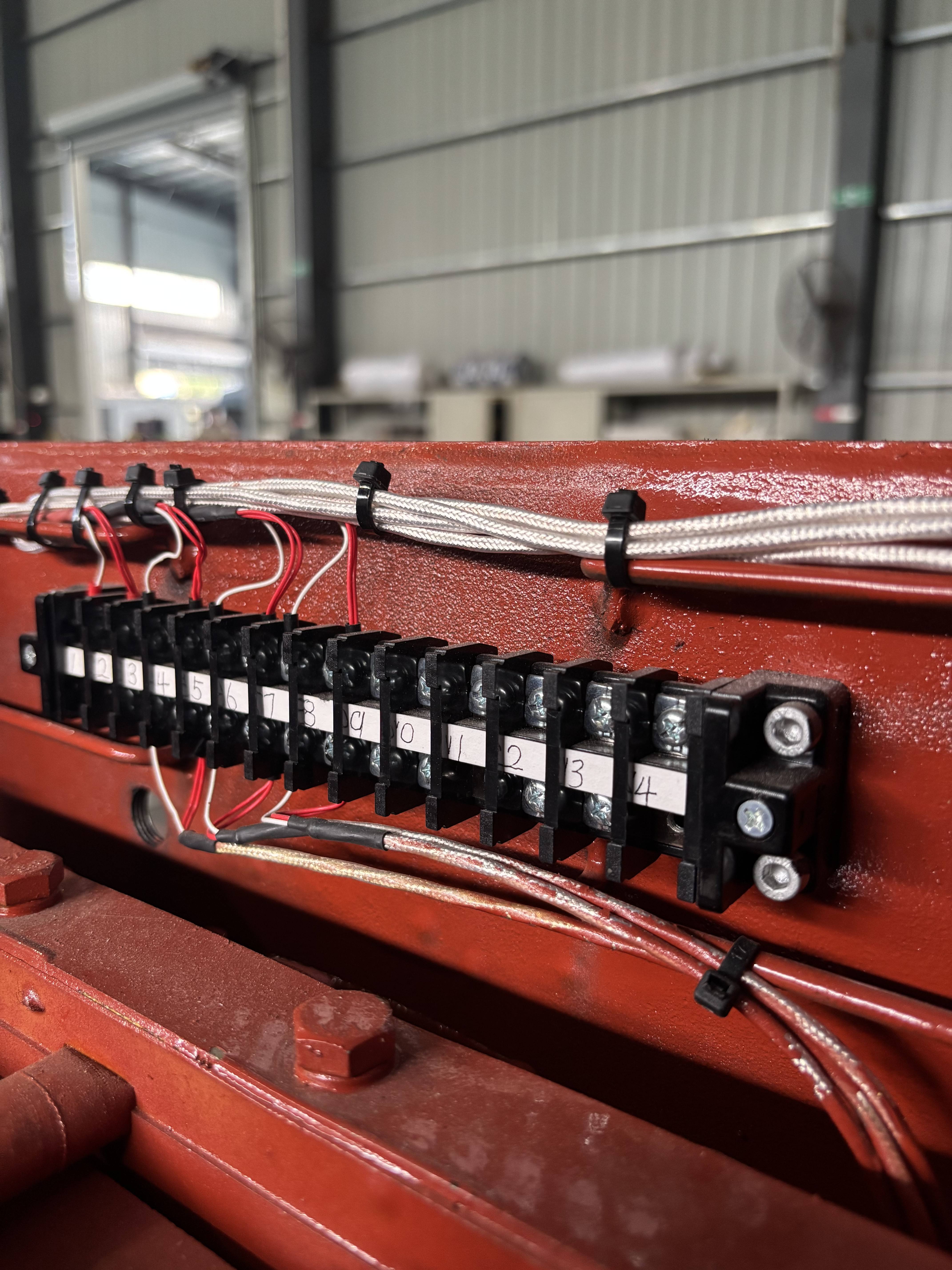 批发OEM和ODM支持柴油发动机电机配件6HH1活塞电机底座零件加工