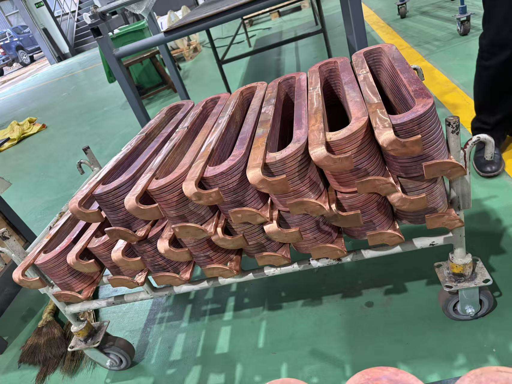 YJ151A1谐波励磁同步发电机800/1000kW 490/700V 130t防爆IE4高效并励